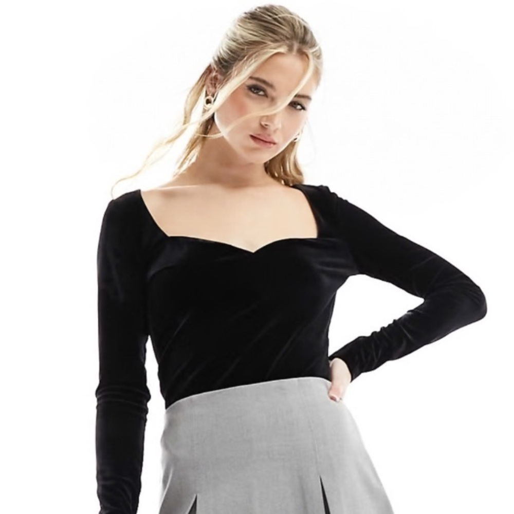 Mango velvet sweetheart top in black (L)